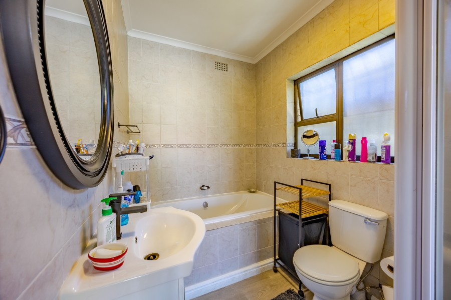 5 Bedroom Property for Sale in Flamingo Vlei Western Cape